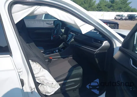 2024 Jeep Grand Cherokee L Laredo 4X4 z USA, uszkodzony, nr VIN 1C4RJKAG1R8532822